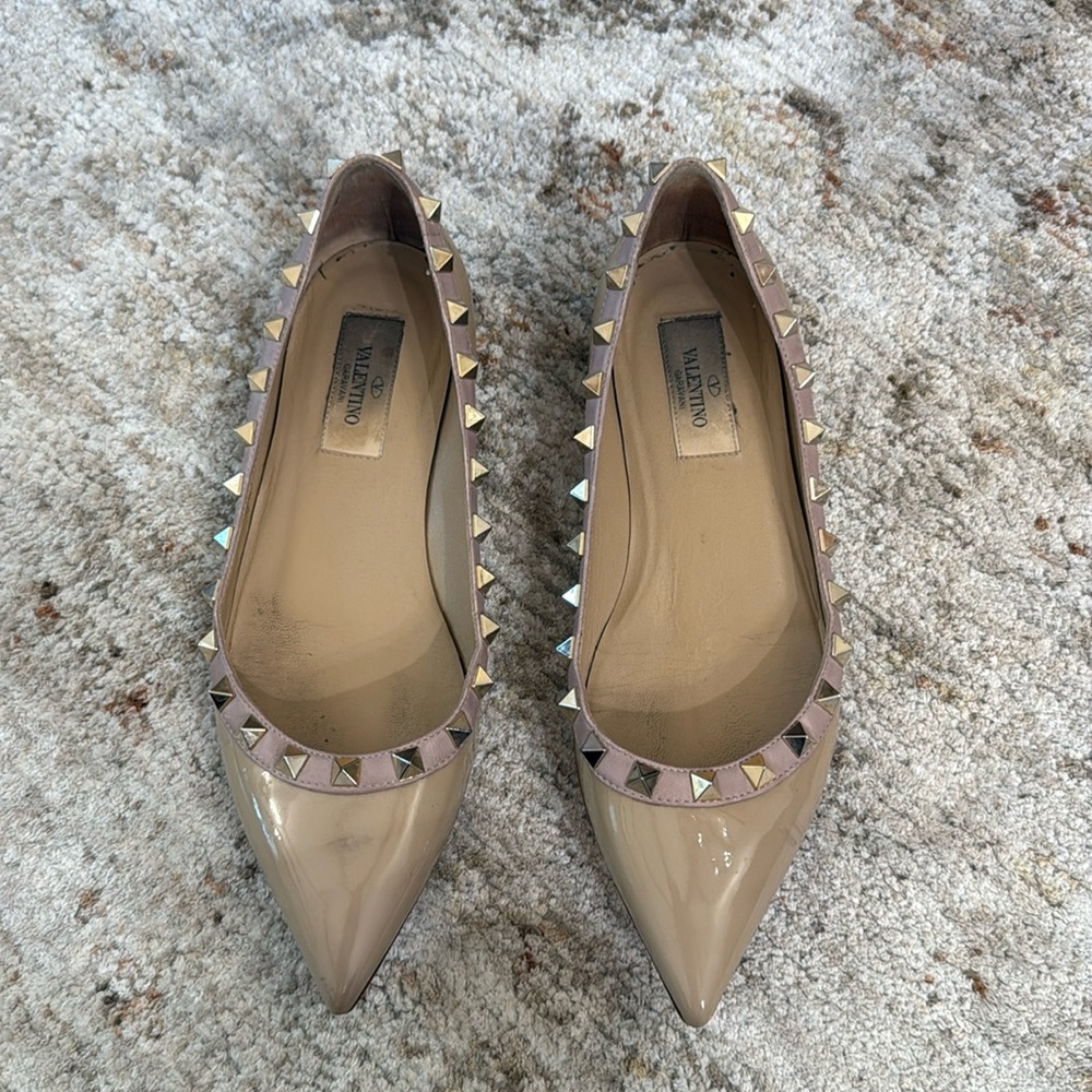 Valentino studded flats beige